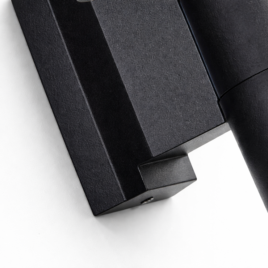 Arandela Externa Vertical Impermeável com Facho Duplo TG